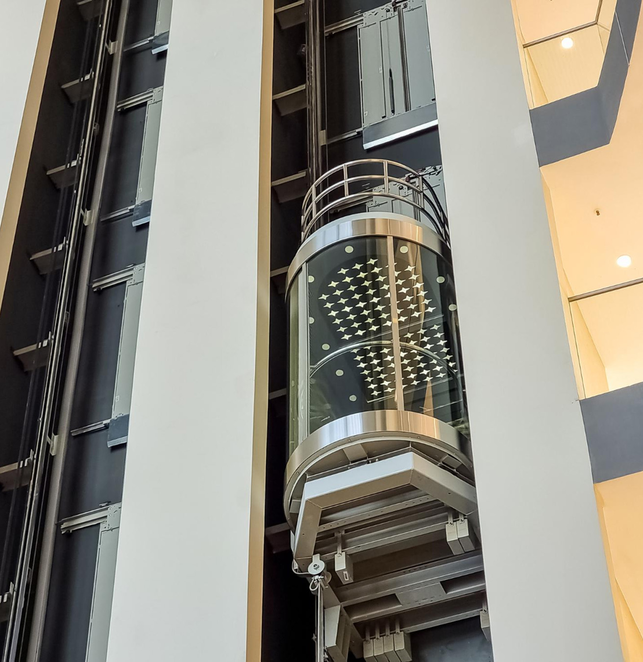 CAPSULE / GLASS LIFT