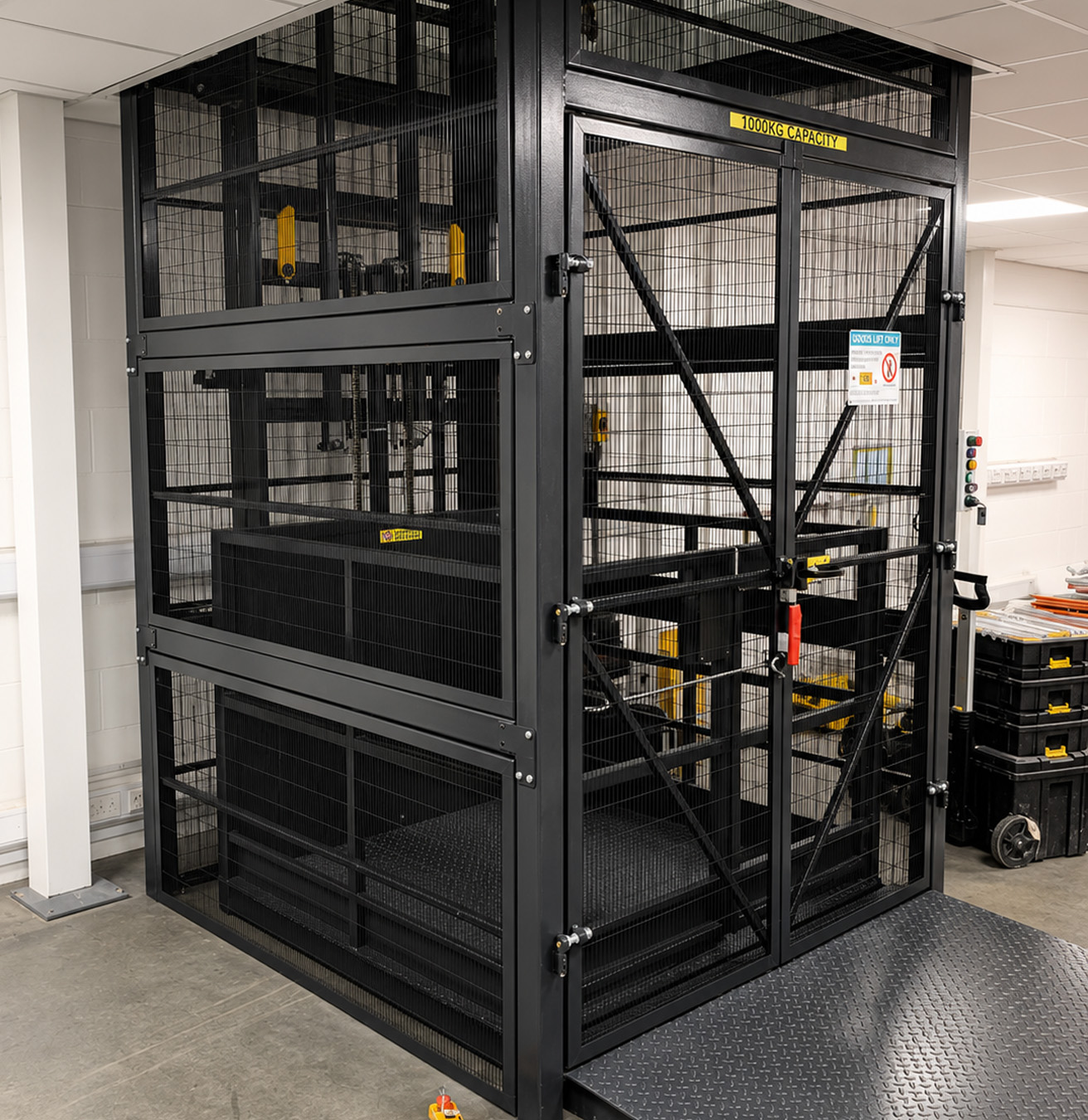 INDUSTRIAL LIFT / HOIST LIFT